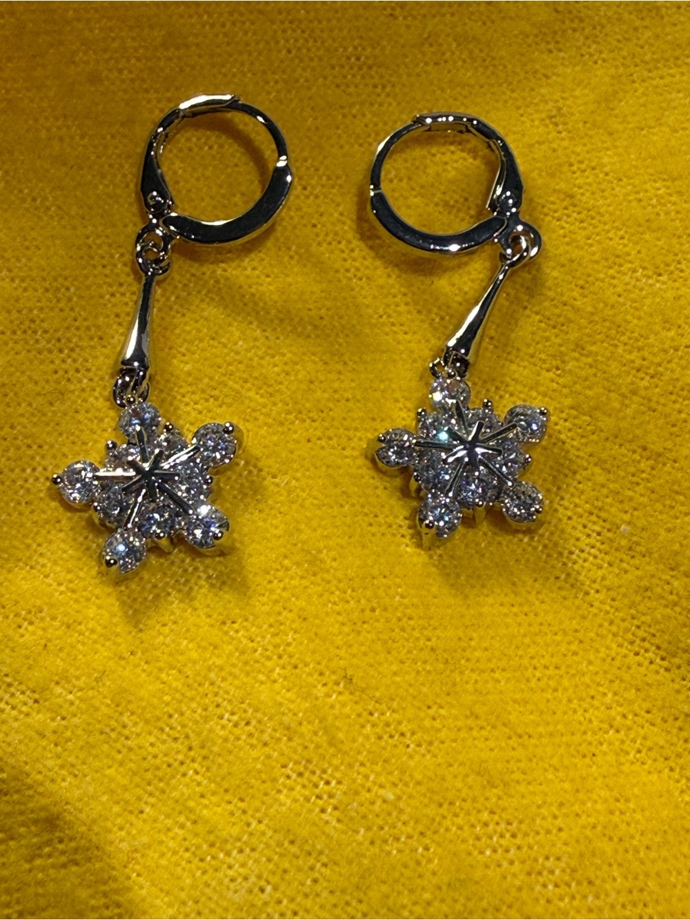 Source Unknown Silver Snowflake Dangle Earrings - Clear Crystal
